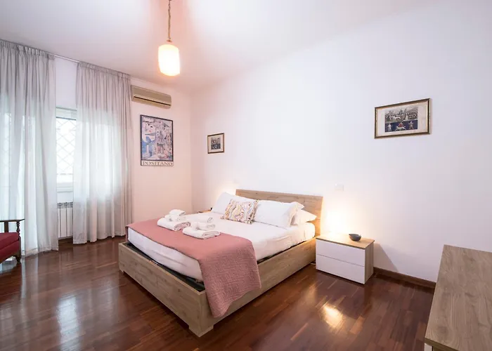 Gregory Bright St Peter's Apartment *